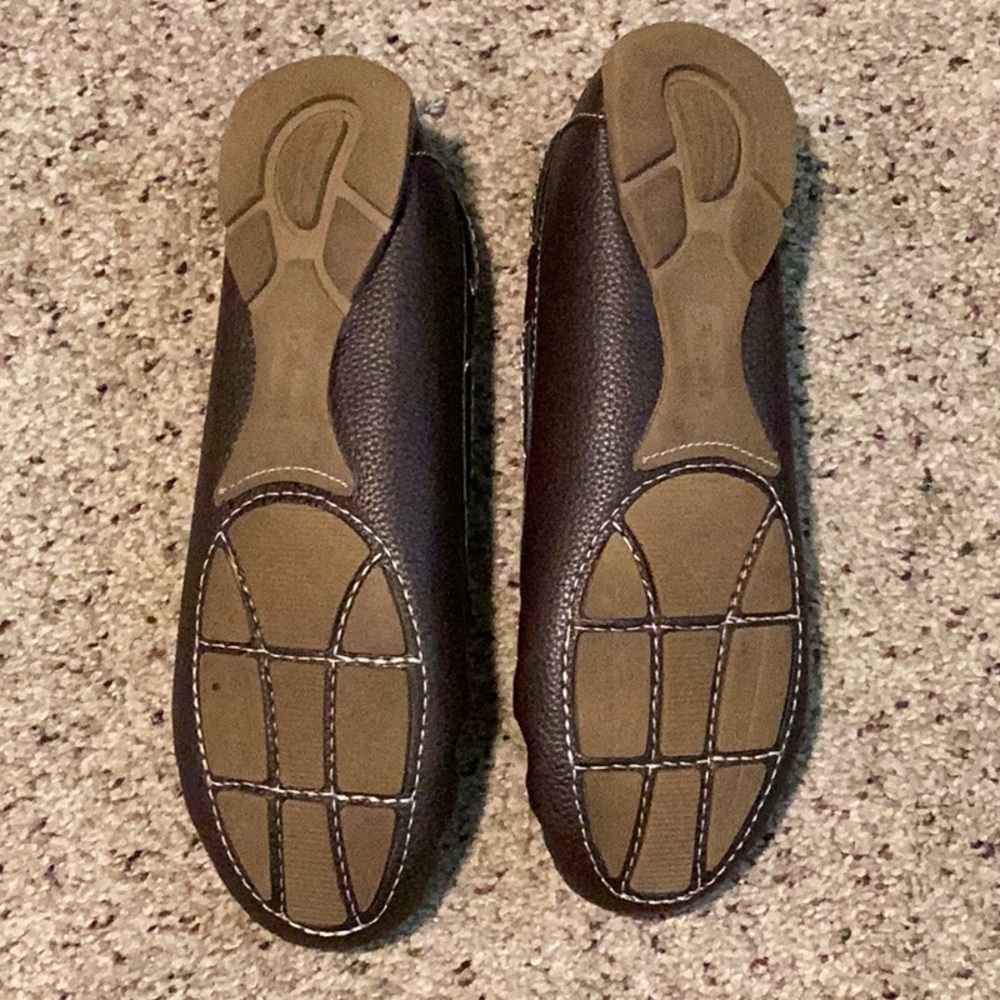 Forever Comfort Women's Brown Moccasins with Gold Accents - Picture 2 of 4